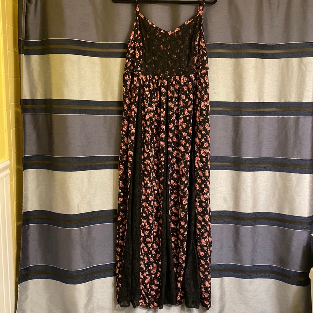 Torrid size 1 maxi dress floral and lace